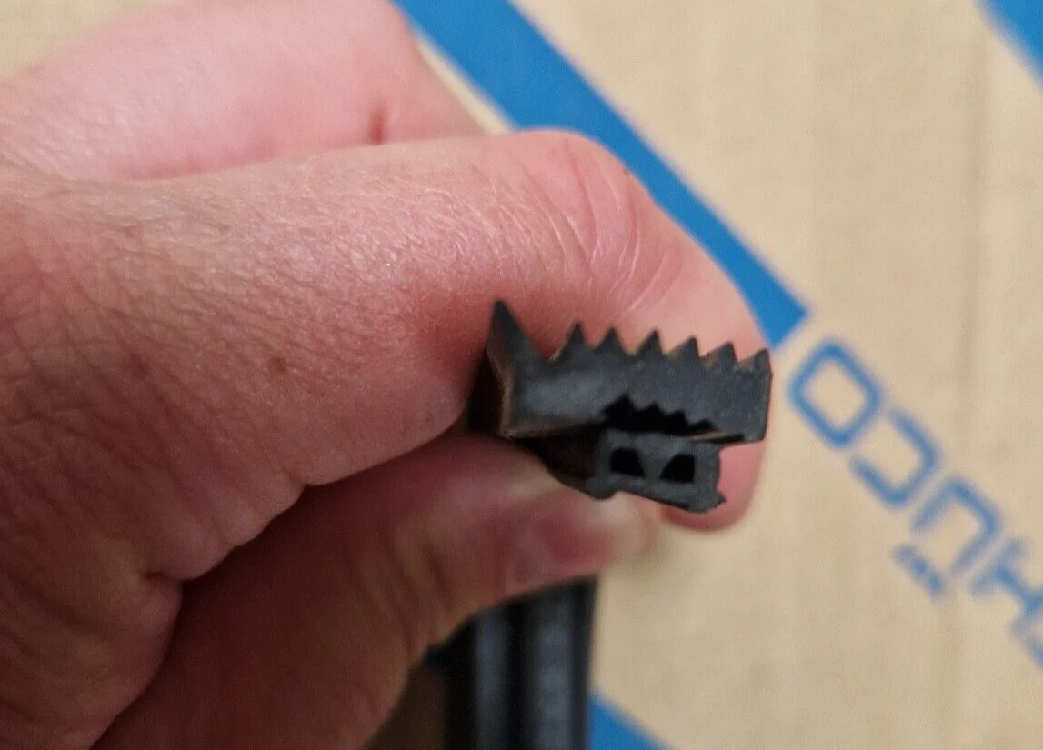 SCHÜCO 246476-Glazing Gasket- 5 metre - Image 3